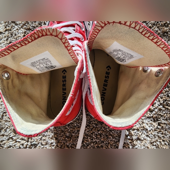 Red High Top Convesre Chuck Taylor All Star - Picture 5 of 8